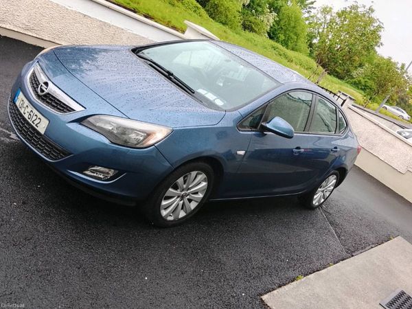 Opel Astra Saloon, Diesel, 2013, Blue