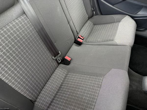 Volkswagen Polo Hatchback, Petrol, 2015, Red