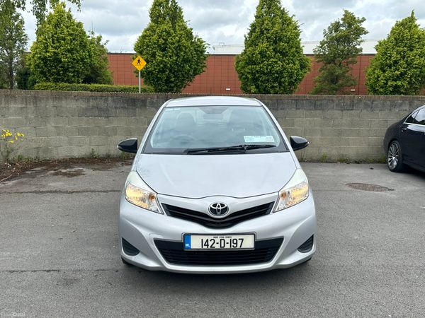 Toyota Yaris Hatchback, Petrol, 2014, Silver