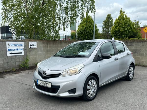 Toyota Yaris Hatchback, Petrol, 2014, Silver