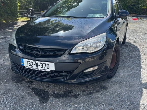 Vauxhall Astra Hatchback, Diesel, 2013, Black