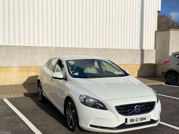 Volvo V40 Hatchback, Diesel, 2015, White