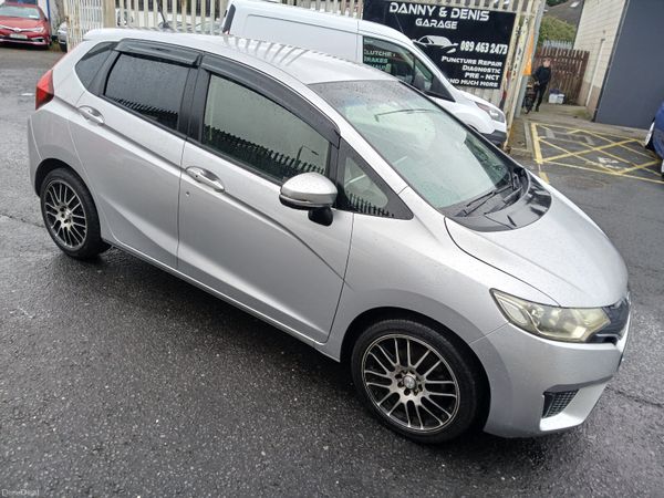 Honda Fit Hatchback, Petrol, 2015, Silver