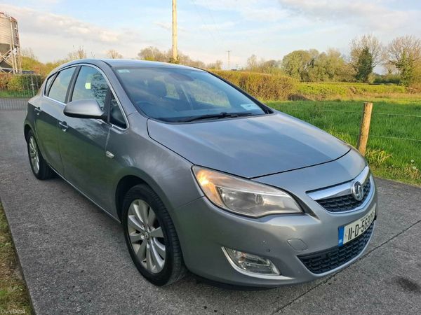 Vauxhall Astra Hatchback, Diesel, 2011, Silver