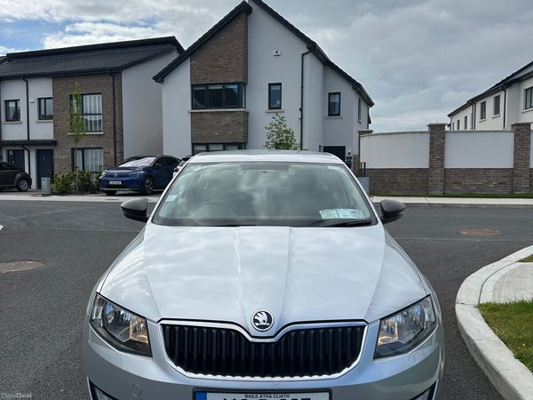 Skoda Octavia Saloon, Petrol, 2014, Silver