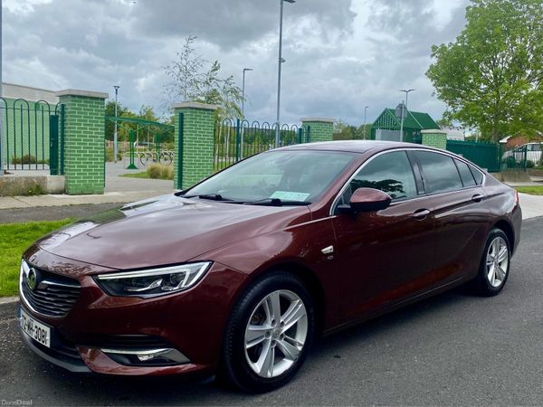 Vauxhall Insignia Hatchback, Diesel, 2017, Red