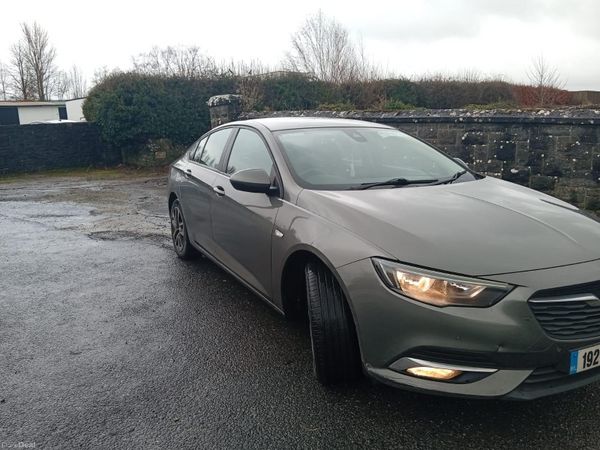 Opel Insignia Hatchback, Diesel, 2019, Grey