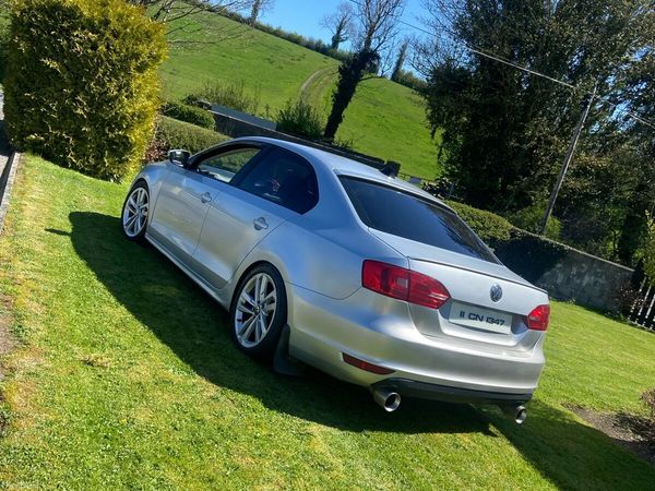 Volkswagen Jetta Saloon, Diesel, 2011, Silver