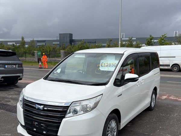 Toyota Noah MPV, Petrol Hybrid, 2014, White