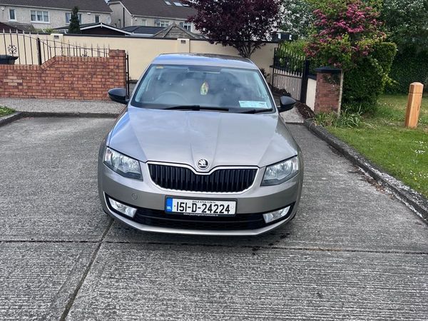 Skoda Octavia Saloon, Petrol, 2015, Beige