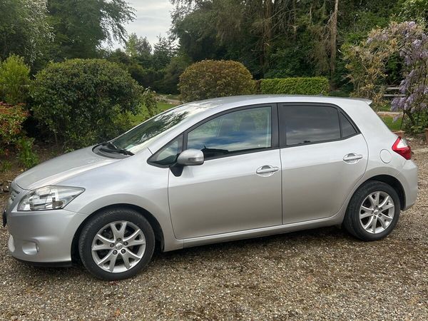 Toyota Auris Hatchback, Diesel, 2011, Silver