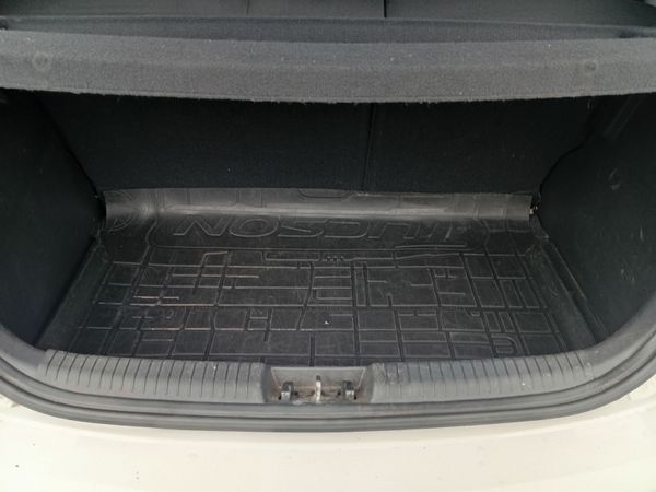 Hyundai i20 Hatchback, Petrol, 2014, White