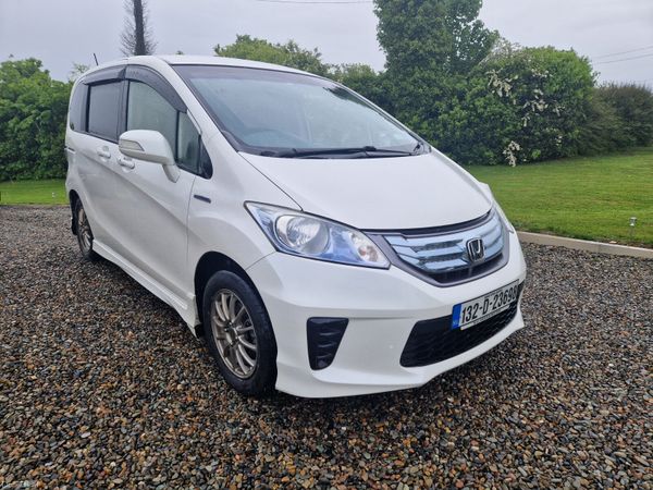 Honda Freed MPV, Petrol Hybrid, 2013, White