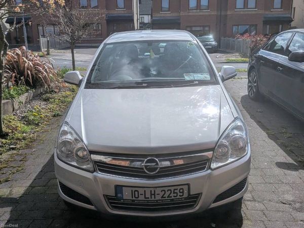 Opel Astra Saloon, Diesel, 2010, Silver