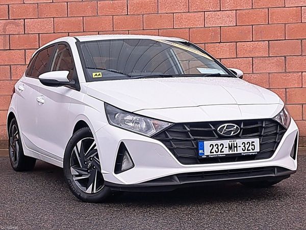 Hyundai i20 Hatchback, Petrol, 2023, White