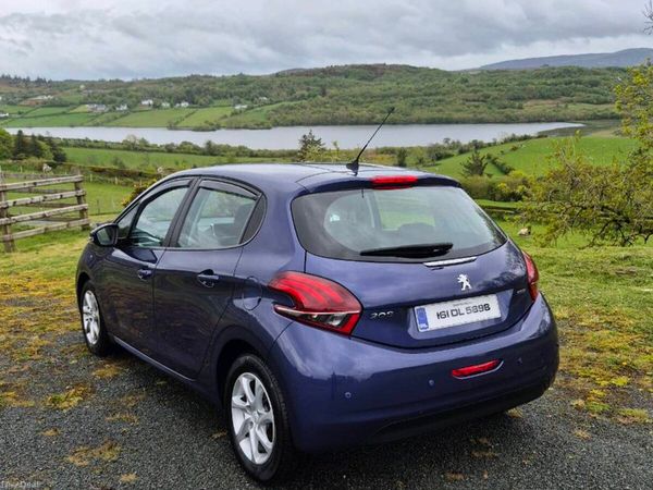 Peugeot 208 Hatchback, Diesel, 2016, Blue