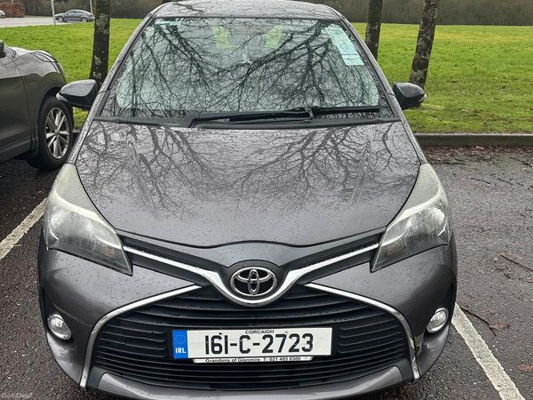 Toyota Yaris Hatchback, Petrol, 2016, Grey