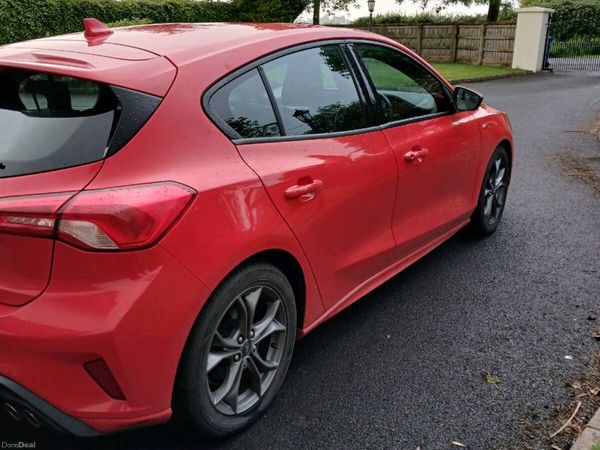 Ford Focus Hatchback, Diesel, 2019, Red