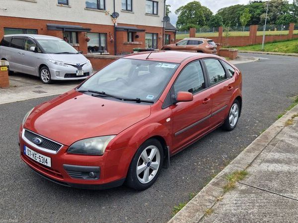 Ford Focus Hatchback, Petrol, 2007, Red