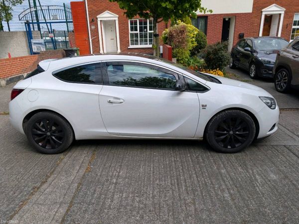 Opel Astra Hatchback, Diesel, 2013, White