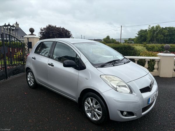 Toyota Yaris Hatchback, Petrol, 2011, Silver