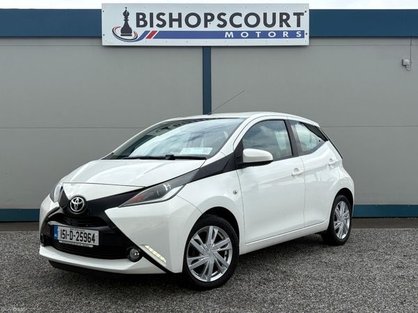 Toyota Aygo Hatchback, Petrol, 2015, White