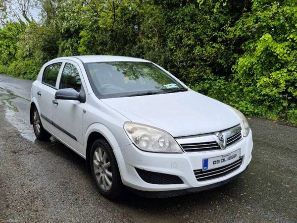 Vauxhall Vectra Hatchback, Diesel, 2009, White