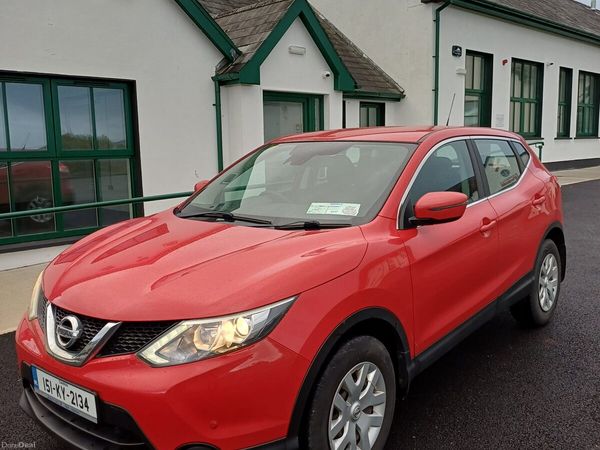 Nissan Qashqai Hatchback, Diesel, 2015, Red