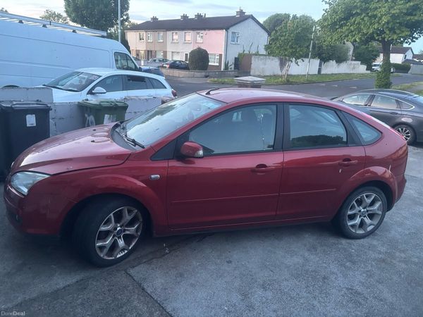 Ford Focus Hatchback, Petrol, 2007, Red