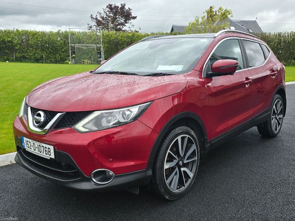 Nissan Qashqai Hatchback, Diesel, 2015, Red