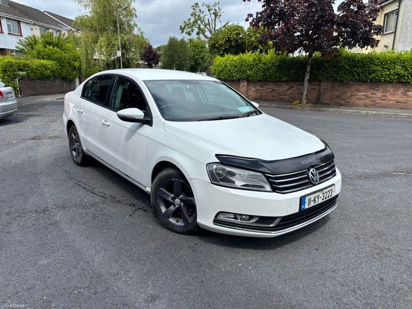 Volkswagen Passat Saloon, Diesel, 2011, White