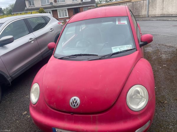 Volkswagen Beetle Hatchback, Petrol, 2006, Red