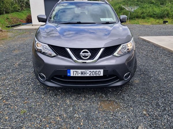 Nissan Qashqai SUV, Diesel, 2017, Grey