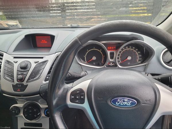 Ford Fiesta Hatchback, Diesel, 2010, Black
