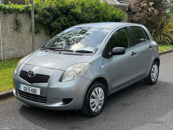 Toyota Yaris Hatchback, Petrol, 2009, Silver
