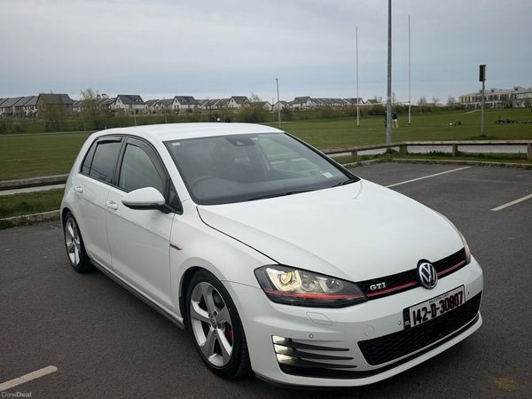 Volkswagen Golf Hatchback, Petrol, 2014, White