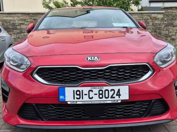 Kia Ceed Hatchback, Diesel, 2019, Red