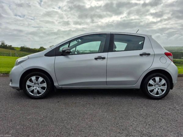 Toyota Yaris Hatchback, Petrol, 2012, Silver
