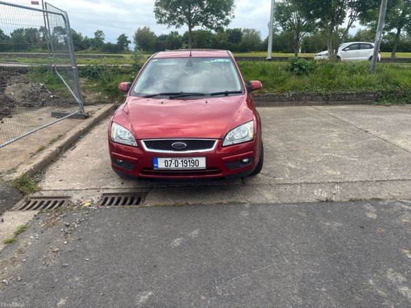 Ford Focus Hatchback, Petrol, 2007, Red