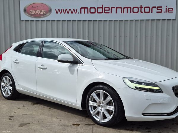Volvo V40 Hatchback, Diesel, 2018, White