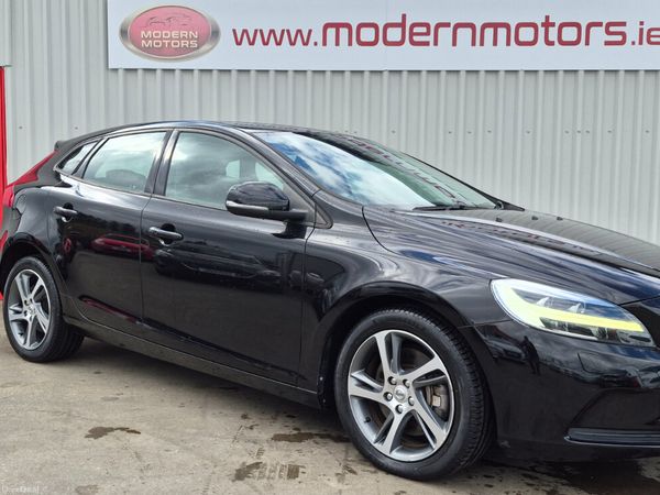 Volvo V40 Hatchback, Diesel, 2018, Black
