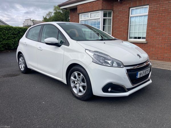 Peugeot 208 Hatchback, Petrol, 2019, White