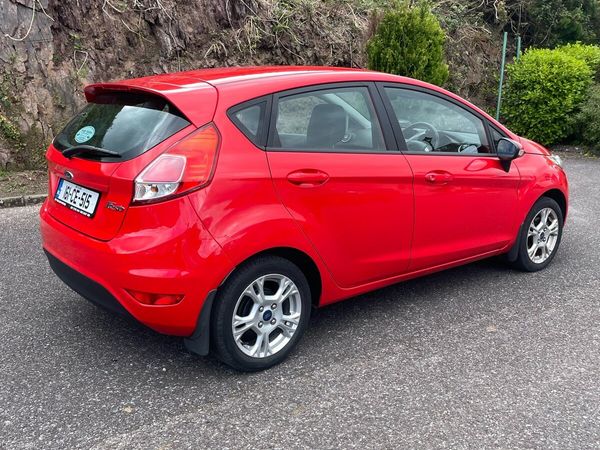 Ford Fiesta Hatchback, Petrol, 2016, Red
