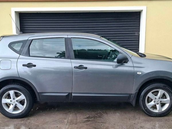 Nissan Qashqai Hatchback, Diesel, 2012, Grey