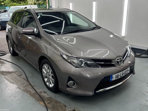 Toyota Auris Hatchback, Diesel, 2014, Bronze