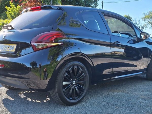 Peugeot 208 Hatchback, Petrol, 2018, Black