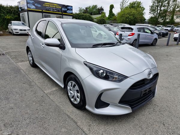 Toyota Yaris Hatchback, Petrol, 2022, Silver