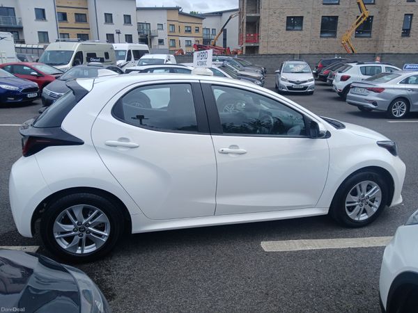 Toyota Yaris Hatchback, Petrol Hybrid, 2023, White