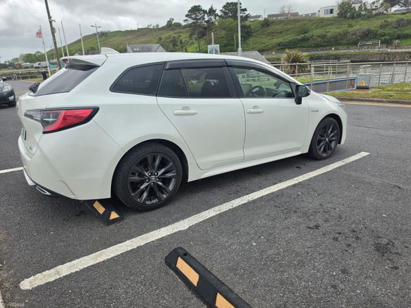 Toyota Corolla Estate, Petrol Hybrid, 2020, White