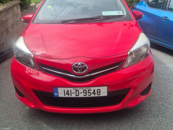 Toyota Yaris Hatchback, Petrol, 2014, Red